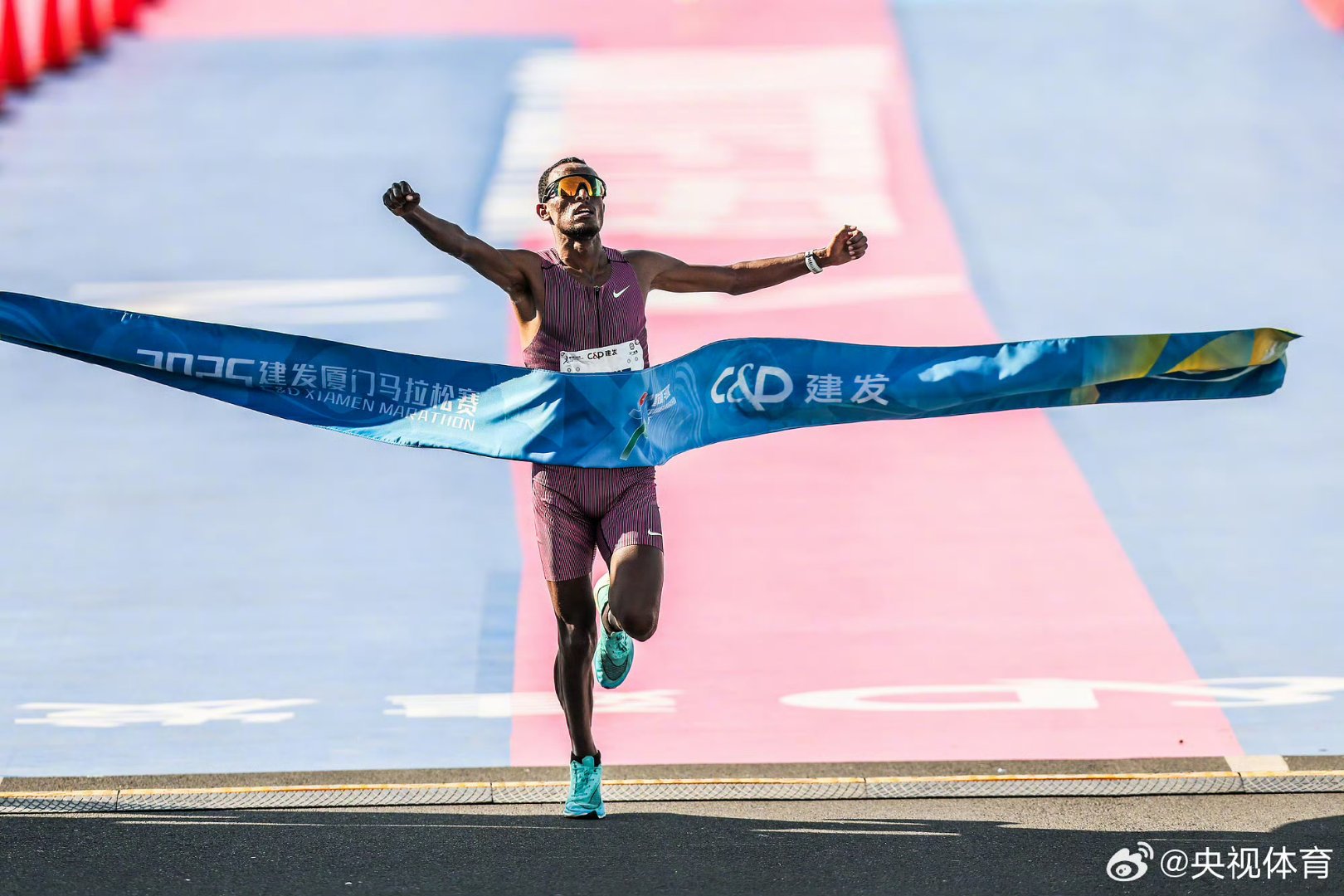 星空体育在线-包含爱沙尼亚田径选手全力冲刺终点的词条