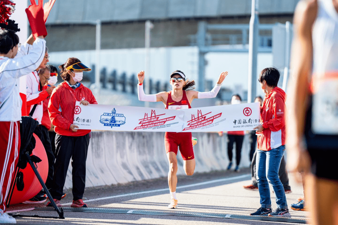 包含爱沙尼亚田径选手全力冲刺终点的词条 包含爱沙尼亚田径选手全力冲刺终点的词条