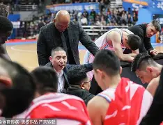 山杜里主帅受恶语殴打,球迷愤怒 山杜里主帅受恶语殴打,球迷愤怒