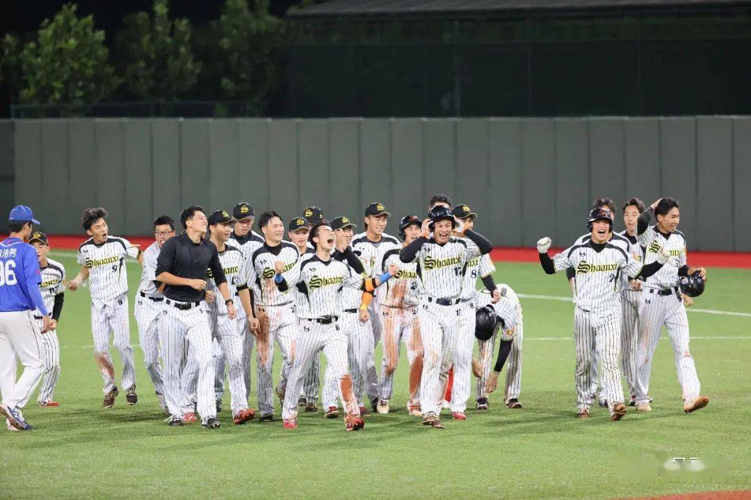 冲刺瞬间:热血澎湃的激情对决 冲刺瞬间:热血澎湃的激情对决