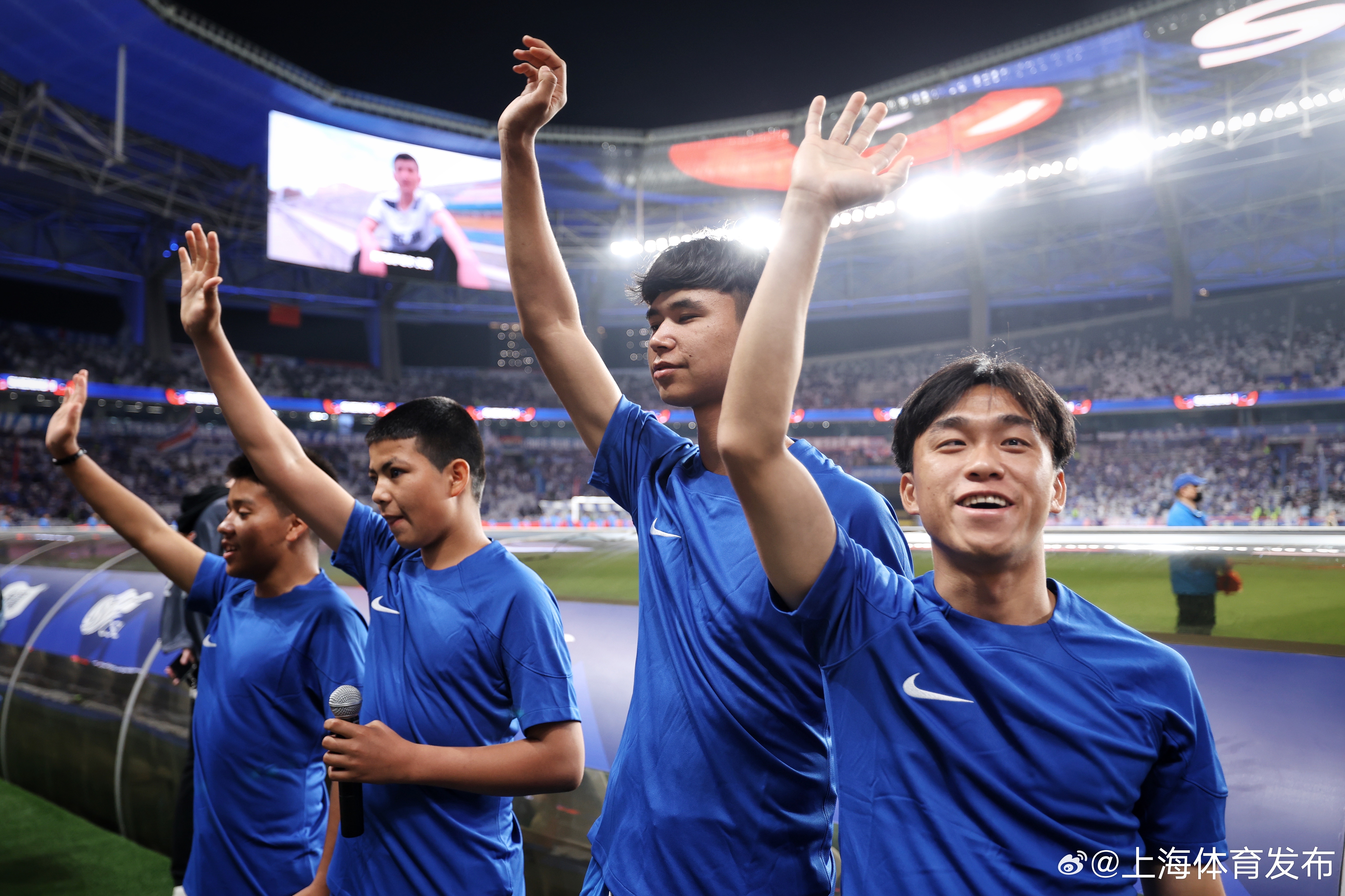 恒大主场击败申花,保持不败 恒大主场击败申花,保持不败