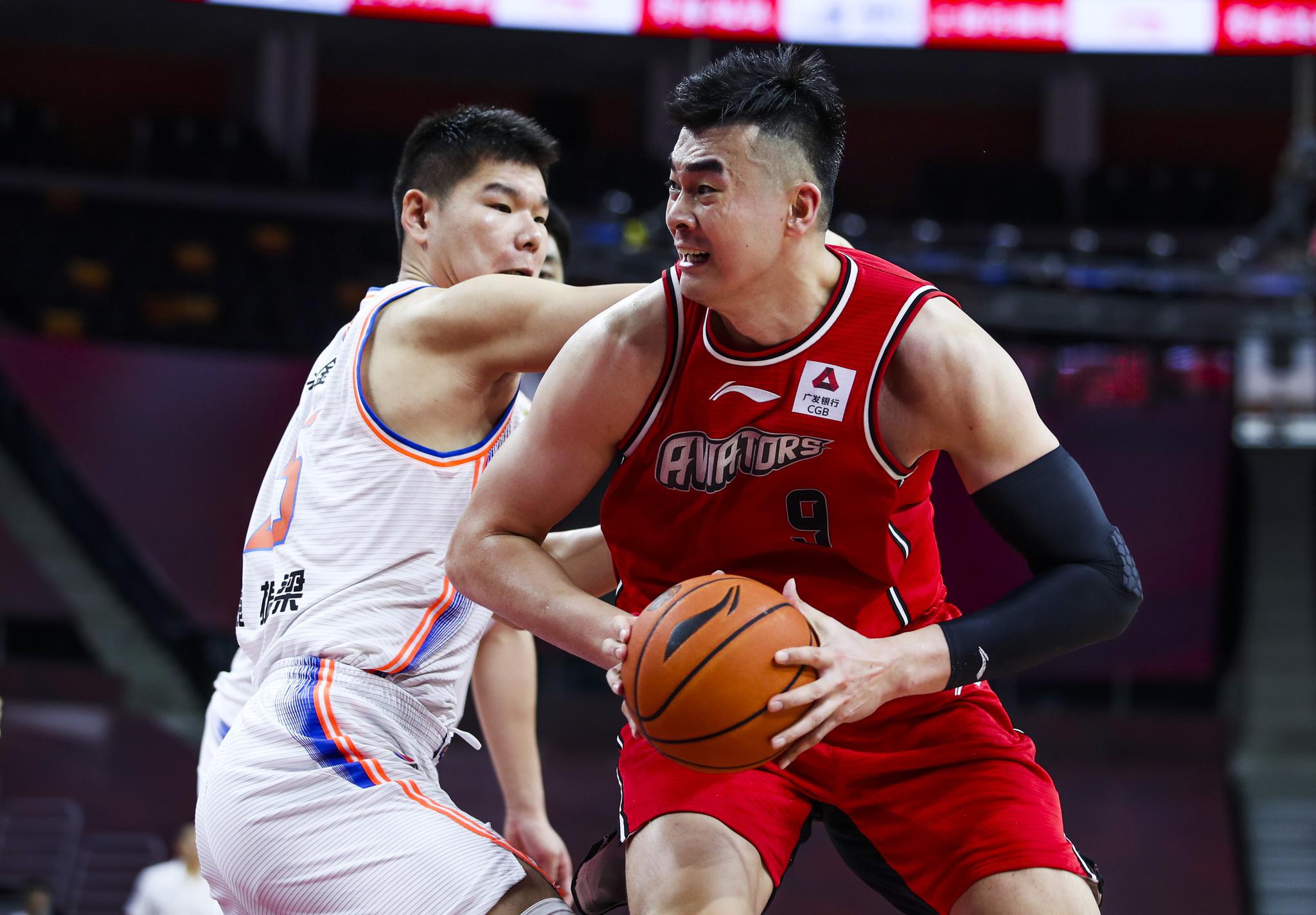 星空体育新闻-深圳飞龙队突破极限，继续攀登高峰的简单介绍