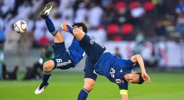 比赛中冷静果断的裁判调度让场面得以控制 比赛中冷静果断的裁判调度让场面得以控制