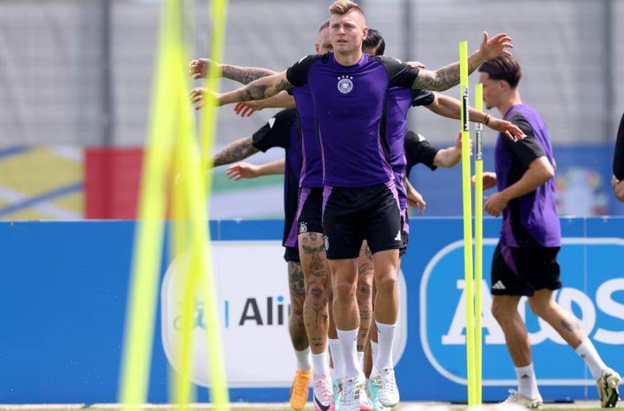 星空体育app下载-欧洲杯预选赛拉开序幕，球队冲刺冠军