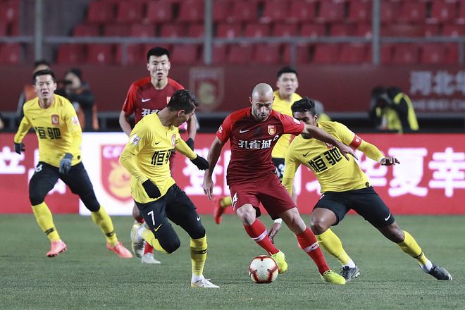 星空体育网页版入口-世界足球巨星指导青年队，助力成长