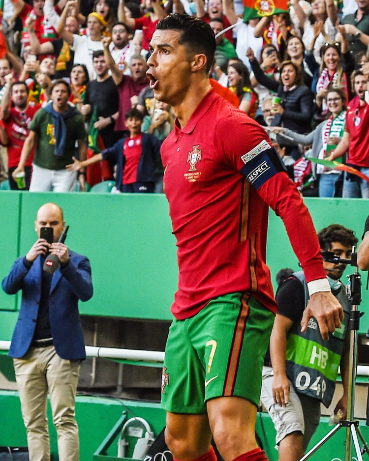 世界足球巨星指导青年队,助力成长 世界足球巨星指导青年队,助力成长