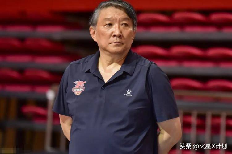 关于球队主教练临时请假,教练组疑局部改组的信息 关于球队主教练临时请假,教练组疑局部改组的信息