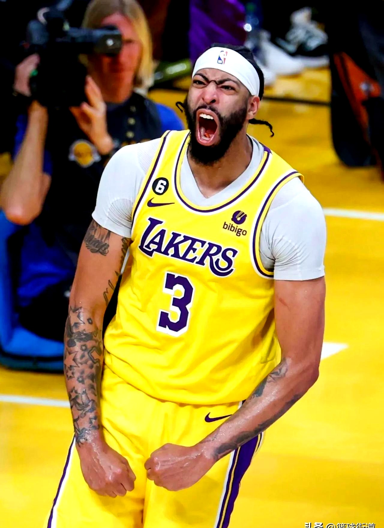 湖人大胜太阳,浓眉暴扣赢球 湖人大胜太阳,浓眉暴扣赢球