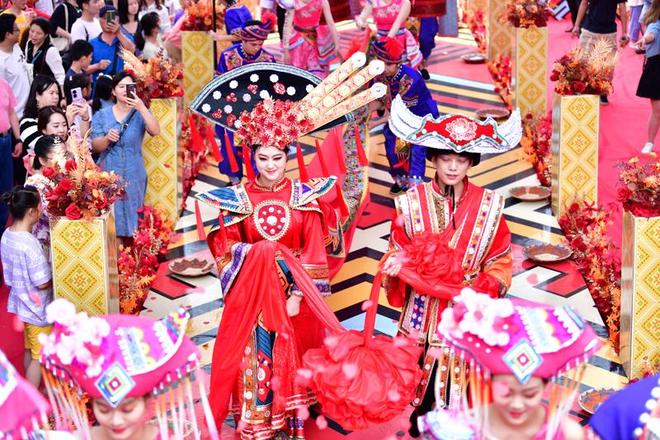 星空体育登录入口-梦幻比赛盛宴！欧洲冠军联赛热闹非凡