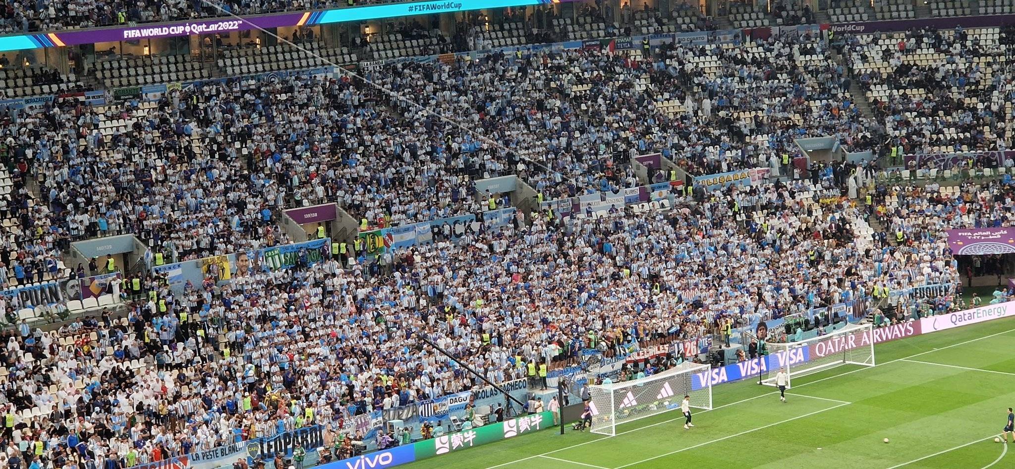 球赛竞技火爆,观众热情高涨 球赛竞技火爆,观众热情高涨