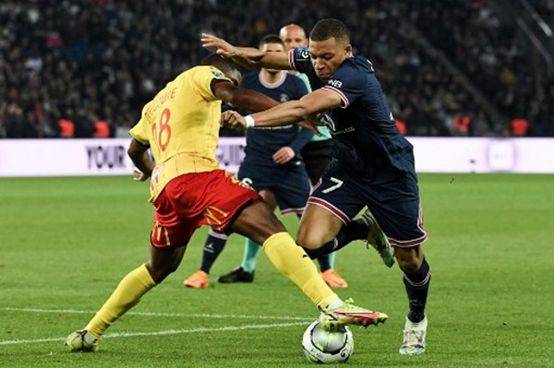 星空体育地址-兰斯队以出色表现战胜对手，斩获分